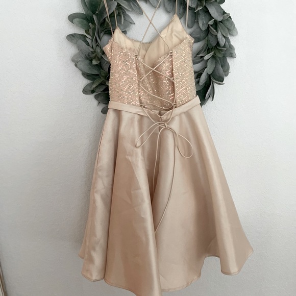 ED Young dress only worn once for an hour - Picture 3 of 4